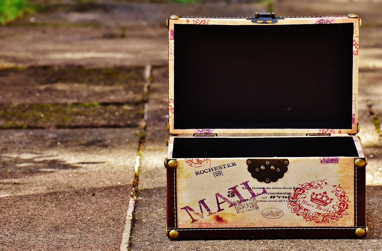 10 Creative Ways to Use Old Suitcases in Crafts